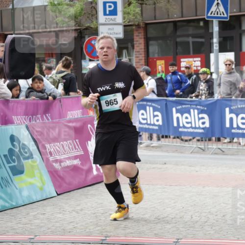 10.05.2026 - 8. Wedeler Halbmarathon Yannick Fuchs http://msf.ph/oto/9733682 10.05.2026 11:50:08 Ziel 182, 273, 965 meine-sportfotos.de