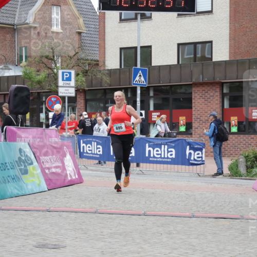 10.05.2026 - 8. Wedeler Halbmarathon Yannick Fuchs http://msf.ph/oto/9733683 10.05.2026 12:32:35 Ziel 695 meine-sportfotos.de