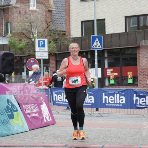 10.05.2026 - 8. Wedeler Halbmarathon Yannick Fuchs http://msf.ph/oto/9733684 10.05.2026 12:32:36 Ziel 695 meine-sportfotos.de