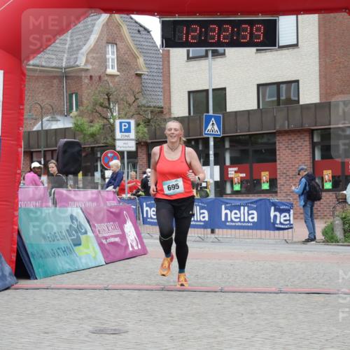 10.05.2026 - 8. Wedeler Halbmarathon Yannick Fuchs http://msf.ph/oto/9733689 10.05.2026 12:32:37 Ziel 695 meine-sportfotos.de