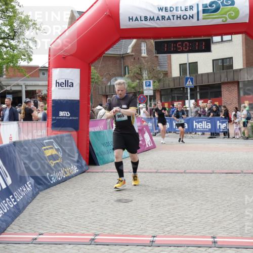 10.05.2026 - 8. Wedeler Halbmarathon Yannick Fuchs http://msf.ph/oto/9733699 10.05.2026 11:50:09 Ziel 182, 273, 664, 665, 965 meine-sportfotos.de