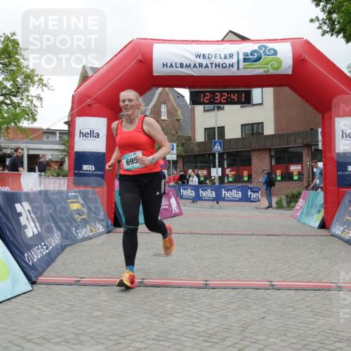 10.05.2026 - 8. Wedeler Halbmarathon Yannick Fuchs http://msf.ph/oto/9733702 10.05.2026 12:32:39 Ziel 695 meine-sportfotos.de