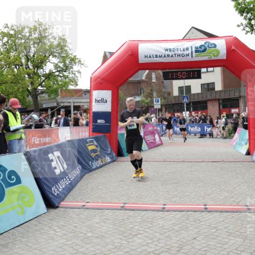 10.05.2026 - 8. Wedeler Halbmarathon Yannick Fuchs http://msf.ph/oto/9733703 10.05.2026 11:50:10 Ziel 182, 664, 665, 965 meine-sportfotos.de