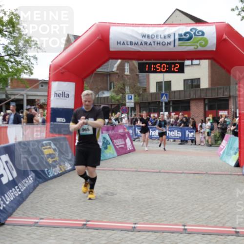 10.05.2026 - 8. Wedeler Halbmarathon Yannick Fuchs http://msf.ph/oto/9733706 10.05.2026 11:50:10 Ziel 182, 664, 665, 965 meine-sportfotos.de