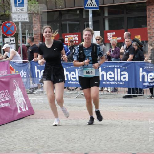 10.05.2026 - 8. Wedeler Halbmarathon Yannick Fuchs http://msf.ph/oto/9733710 10.05.2026 11:50:11 Ziel 664, 665, 965 meine-sportfotos.de