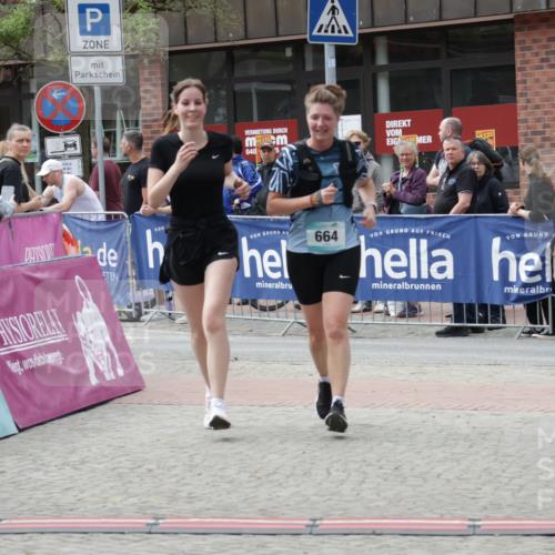 10.05.2026 - 8. Wedeler Halbmarathon Yannick Fuchs http://msf.ph/oto/9733711 10.05.2026 11:50:11 Ziel 664, 665, 965 meine-sportfotos.de