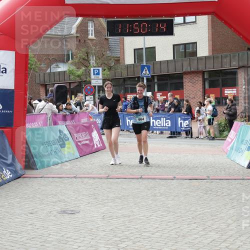 10.05.2026 - 8. Wedeler Halbmarathon Yannick Fuchs http://msf.ph/oto/9733716 10.05.2026 11:50:12 Ziel 664, 665, 965 meine-sportfotos.de