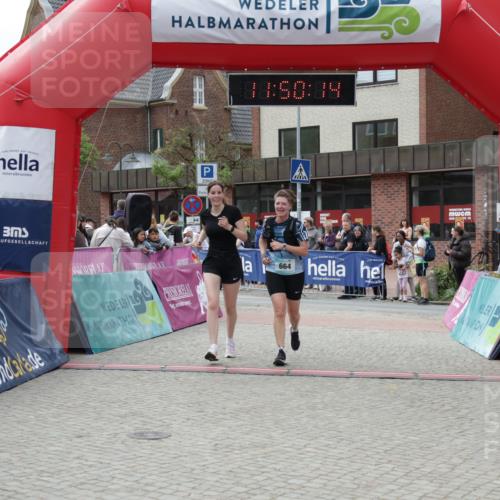 10.05.2026 - 8. Wedeler Halbmarathon Yannick Fuchs http://msf.ph/oto/9733722 10.05.2026 11:50:12 Ziel 664, 665, 965 meine-sportfotos.de