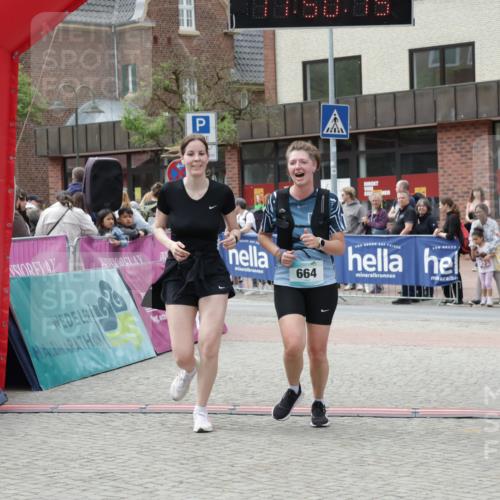 10.05.2026 - 8. Wedeler Halbmarathon Yannick Fuchs http://msf.ph/oto/9733726 10.05.2026 11:50:13 Ziel 664, 665, 965 meine-sportfotos.de