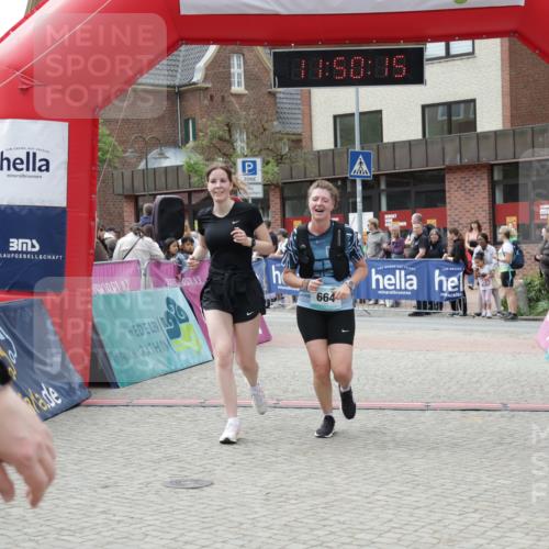 10.05.2026 - 8. Wedeler Halbmarathon Yannick Fuchs http://msf.ph/oto/9733731 10.05.2026 11:50:13 Ziel 664, 665, 965 meine-sportfotos.de