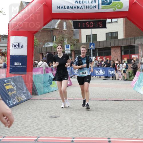 10.05.2026 - 8. Wedeler Halbmarathon Yannick Fuchs http://msf.ph/oto/9733733 10.05.2026 11:50:14 Ziel 664, 665, 965 meine-sportfotos.de
