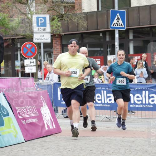 10.05.2026 - 8. Wedeler Halbmarathon Yannick Fuchs http://msf.ph/oto/9733736 10.05.2026 12:34:03 Ziel 638, 640 meine-sportfotos.de