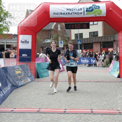 10.05.2026 - 8. Wedeler Halbmarathon Yannick Fuchs http://msf.ph/oto/9733737 10.05.2026 11:50:14 Ziel 664, 665, 965 meine-sportfotos.de
