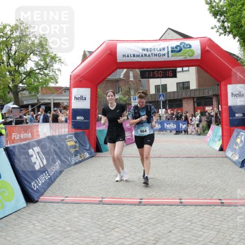 10.05.2026 - 8. Wedeler Halbmarathon Yannick Fuchs http://msf.ph/oto/9733742 10.05.2026 11:50:14 Ziel 664, 665, 965 meine-sportfotos.de