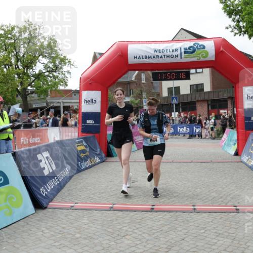 10.05.2026 - 8. Wedeler Halbmarathon Yannick Fuchs http://msf.ph/oto/9733743 10.05.2026 11:50:14 Ziel 664, 665, 965 meine-sportfotos.de