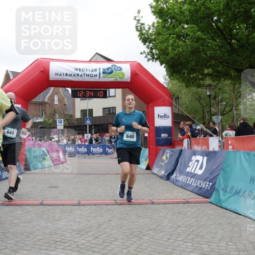 10.05.2026 - 8. Wedeler Halbmarathon Yannick Fuchs http://msf.ph/oto/9733753 10.05.2026 12:34:08 Ziel 528, 638, 640, 2177 meine-sportfotos.de