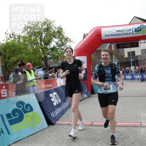 10.05.2026 - 8. Wedeler Halbmarathon Yannick Fuchs http://msf.ph/oto/9733754 10.05.2026 11:50:15 Ziel 130, 664, 665, 965 meine-sportfotos.de