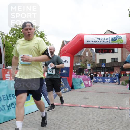 10.05.2026 - 8. Wedeler Halbmarathon Yannick Fuchs http://msf.ph/oto/9733759 10.05.2026 12:34:08 Ziel 528, 638, 640, 2177 meine-sportfotos.de