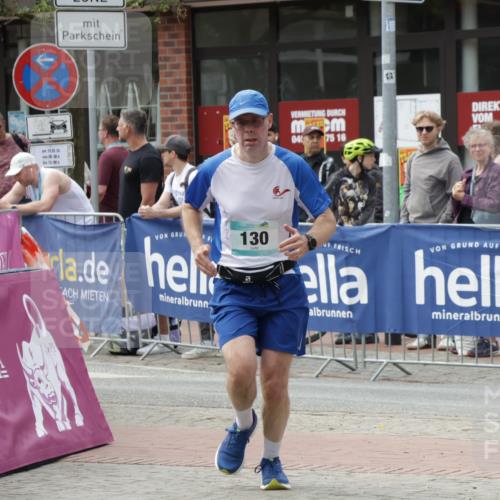 10.05.2026 - 8. Wedeler Halbmarathon Yannick Fuchs http://msf.ph/oto/9733760 10.05.2026 11:50:18 Ziel 130, 664, 665 meine-sportfotos.de