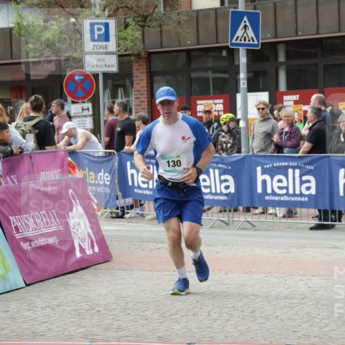 10.05.2026 - 8. Wedeler Halbmarathon Yannick Fuchs http://msf.ph/oto/9733765 10.05.2026 11:50:18 Ziel 130, 664, 665 meine-sportfotos.de