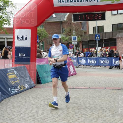 10.05.2026 - 8. Wedeler Halbmarathon Yannick Fuchs http://msf.ph/oto/9733781 10.05.2026 11:50:20 Ziel 130, 151 meine-sportfotos.de