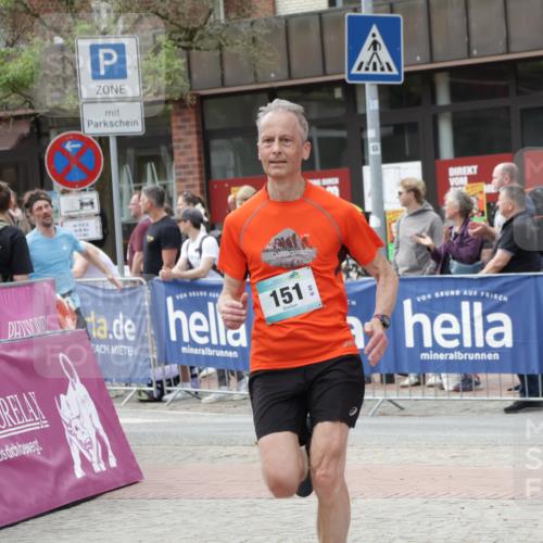 10.05.2026 - 8. Wedeler Halbmarathon Yannick Fuchs http://msf.ph/oto/9733798 10.05.2026 11:50:24 Ziel 130, 151, 2037, 2207 meine-sportfotos.de