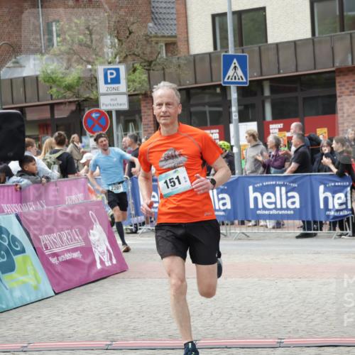 10.05.2026 - 8. Wedeler Halbmarathon Yannick Fuchs http://msf.ph/oto/9733801 10.05.2026 11:50:25 Ziel 130, 151, 2037, 2207 meine-sportfotos.de