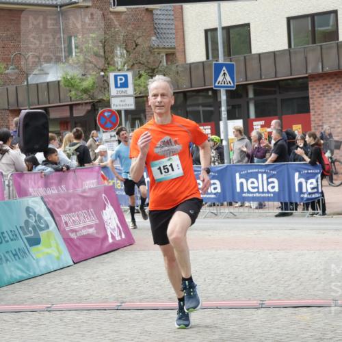 10.05.2026 - 8. Wedeler Halbmarathon Yannick Fuchs http://msf.ph/oto/9733802 10.05.2026 11:50:25 Ziel 130, 151, 2037, 2207 meine-sportfotos.de
