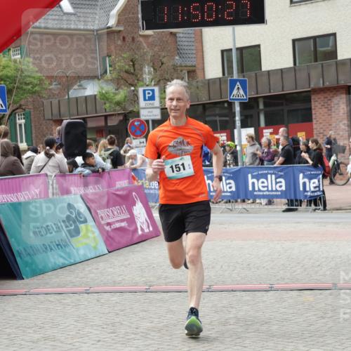 10.05.2026 - 8. Wedeler Halbmarathon Yannick Fuchs http://msf.ph/oto/9733804 10.05.2026 11:50:25 Ziel 130, 151, 2037, 2207 meine-sportfotos.de