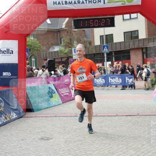 10.05.2026 - 8. Wedeler Halbmarathon Yannick Fuchs http://msf.ph/oto/9733806 10.05.2026 11:50:25 Ziel 130, 151, 2037, 2207 meine-sportfotos.de