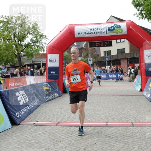 10.05.2026 - 8. Wedeler Halbmarathon Yannick Fuchs http://msf.ph/oto/9733815 10.05.2026 11:50:26 Ziel 151, 2037, 2179, 2207 meine-sportfotos.de