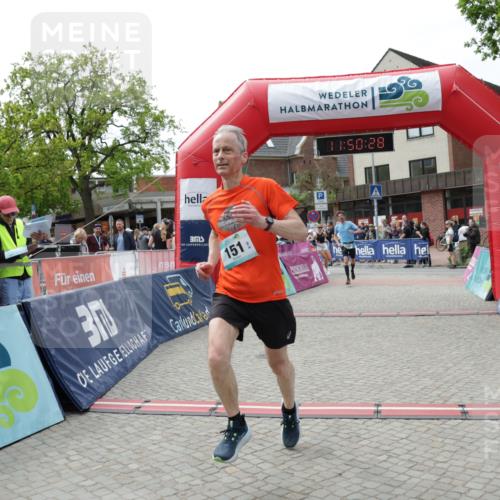 10.05.2026 - 8. Wedeler Halbmarathon Yannick Fuchs http://msf.ph/oto/9733816 10.05.2026 11:50:26 Ziel 151, 2037, 2179, 2207 meine-sportfotos.de