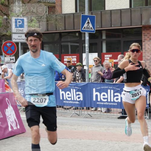 10.05.2026 - 8. Wedeler Halbmarathon Yannick Fuchs http://msf.ph/oto/9733826 10.05.2026 11:50:27 Ziel 151, 2037, 2179, 2207 meine-sportfotos.de