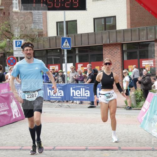 10.05.2026 - 8. Wedeler Halbmarathon Yannick Fuchs http://msf.ph/oto/9733828 10.05.2026 11:50:28 Ziel 151, 2037, 2179, 2207 meine-sportfotos.de