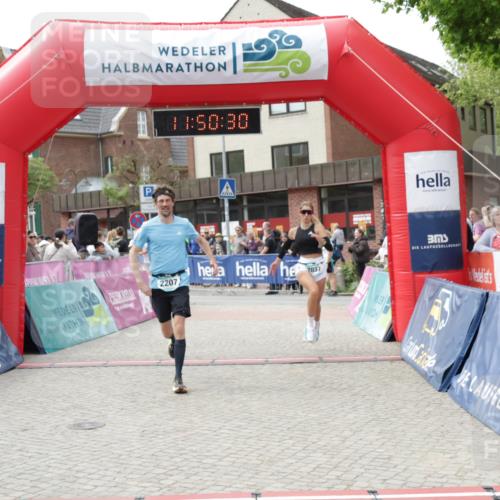 10.05.2026 - 8. Wedeler Halbmarathon Yannick Fuchs http://msf.ph/oto/9733829 10.05.2026 11:50:28 Ziel 151, 2037, 2179, 2207 meine-sportfotos.de