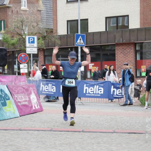 10.05.2026 - 8. Wedeler Halbmarathon Yannick Fuchs http://msf.ph/oto/9733830 10.05.2026 12:34:41 Ziel 304 meine-sportfotos.de