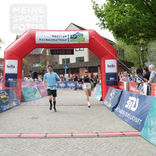 10.05.2026 - 8. Wedeler Halbmarathon Yannick Fuchs http://msf.ph/oto/9733831 10.05.2026 11:50:28 Ziel 151, 2037, 2179, 2207 meine-sportfotos.de