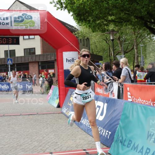 10.05.2026 - 8. Wedeler Halbmarathon Yannick Fuchs http://msf.ph/oto/9733838 10.05.2026 11:50:29 Ziel 151, 2037, 2179, 2207 meine-sportfotos.de