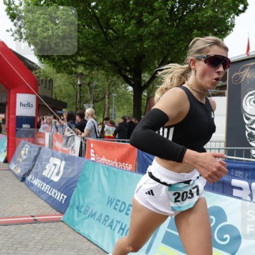 10.05.2026 - 8. Wedeler Halbmarathon Yannick Fuchs http://msf.ph/oto/9733847 10.05.2026 11:50:30 Ziel 151, 2037, 2179, 2207 meine-sportfotos.de