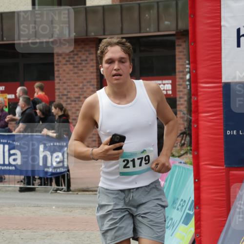 10.05.2026 - 8. Wedeler Halbmarathon Yannick Fuchs http://msf.ph/oto/9733849 10.05.2026 11:50:31 Ziel 2037, 2179, 2207 meine-sportfotos.de
