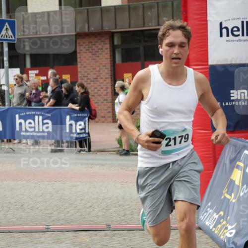 10.05.2026 - 8. Wedeler Halbmarathon Yannick Fuchs http://msf.ph/oto/9733853 10.05.2026 11:50:31 Ziel 2037, 2179, 2207 meine-sportfotos.de