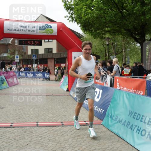 10.05.2026 - 8. Wedeler Halbmarathon Yannick Fuchs http://msf.ph/oto/9733862 10.05.2026 11:50:32 Ziel 2037, 2179, 2207 meine-sportfotos.de