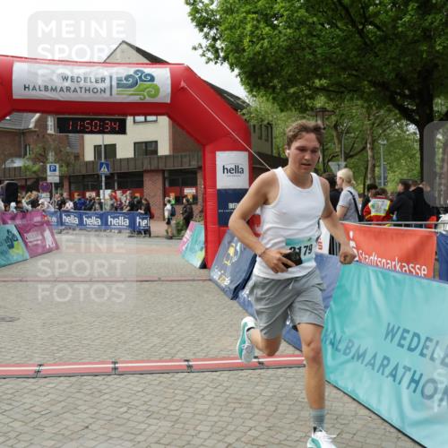 10.05.2026 - 8. Wedeler Halbmarathon Yannick Fuchs http://msf.ph/oto/9733864 10.05.2026 11:50:32 Ziel 2037, 2179, 2207 meine-sportfotos.de