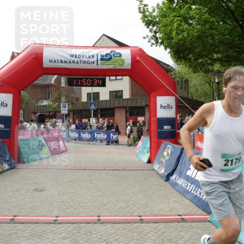 10.05.2026 - 8. Wedeler Halbmarathon Yannick Fuchs http://msf.ph/oto/9733866 10.05.2026 11:50:32 Ziel 2037, 2179, 2207 meine-sportfotos.de