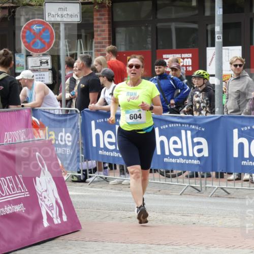 10.05.2026 - 8. Wedeler Halbmarathon Yannick Fuchs http://msf.ph/oto/9733870 10.05.2026 11:50:34 Ziel 604, 2037, 2179 meine-sportfotos.de