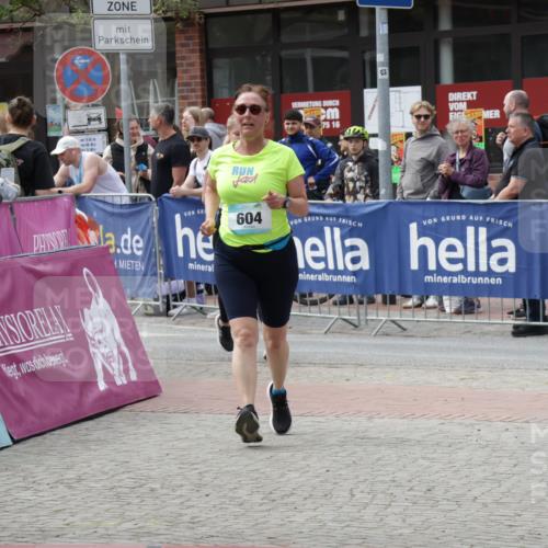 10.05.2026 - 8. Wedeler Halbmarathon Yannick Fuchs http://msf.ph/oto/9733871 10.05.2026 11:50:36 Ziel 596, 604, 2179 meine-sportfotos.de