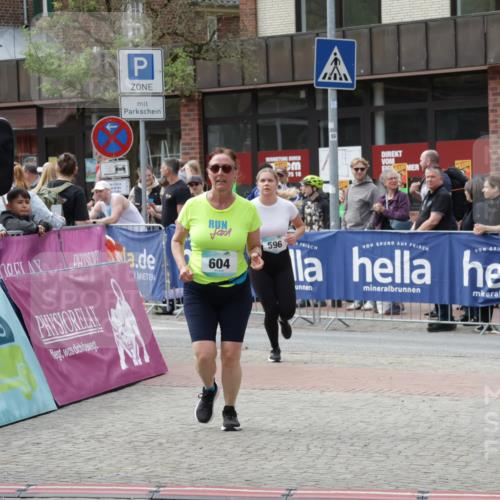 10.05.2026 - 8. Wedeler Halbmarathon Yannick Fuchs http://msf.ph/oto/9733874 10.05.2026 11:50:36 Ziel 596, 604, 2179 meine-sportfotos.de