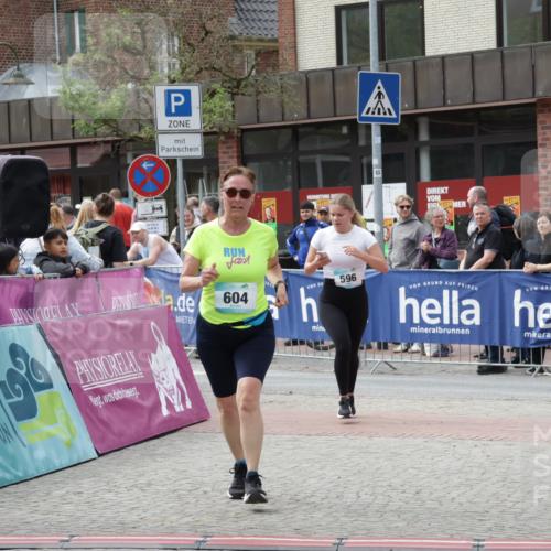 10.05.2026 - 8. Wedeler Halbmarathon Yannick Fuchs http://msf.ph/oto/9733876 10.05.2026 11:50:37 Ziel 596, 604, 606 meine-sportfotos.de