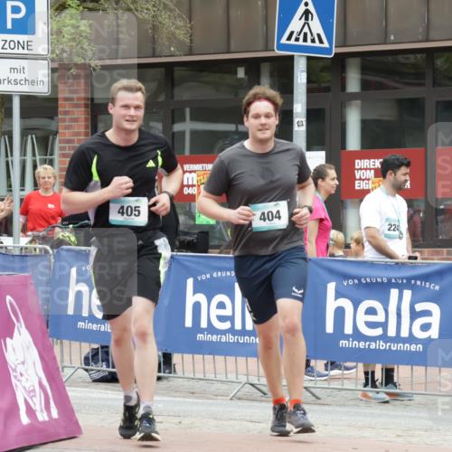 10.05.2026 - 8. Wedeler Halbmarathon Yannick Fuchs http://msf.ph/oto/9733893 10.05.2026 12:35:05 Ziel 404, 405 meine-sportfotos.de