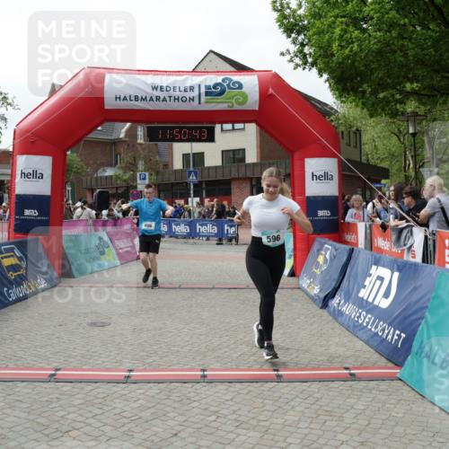 10.05.2026 - 8. Wedeler Halbmarathon Yannick Fuchs http://msf.ph/oto/9733909 10.05.2026 11:50:41 Ziel 36, 596, 604, 606 meine-sportfotos.de